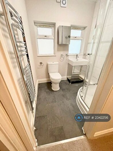 3 Bedroom Flat To Rent In Link House, London, E3