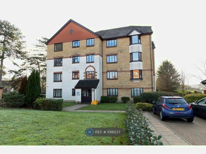 1 Bedroom Flat To Rent In Lennox Court, Redhill, RH1
