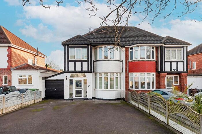 3 Bedroom Semi Detached House For Sale In Wagon Lane, Solihull, West Midlands, B92