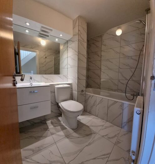 5 Bedroom Semi-Detached House To Rent In Chillingworth Road, Islibgton, Holloway, North London, N7