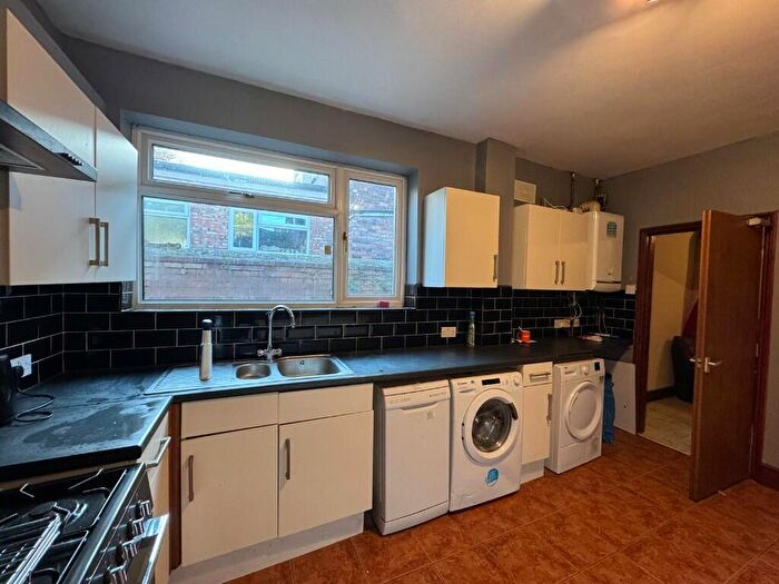 7 Bedroom Semi-Detached House To Rent In Seely Road, Nottingham, Nottinghamshire, NG7