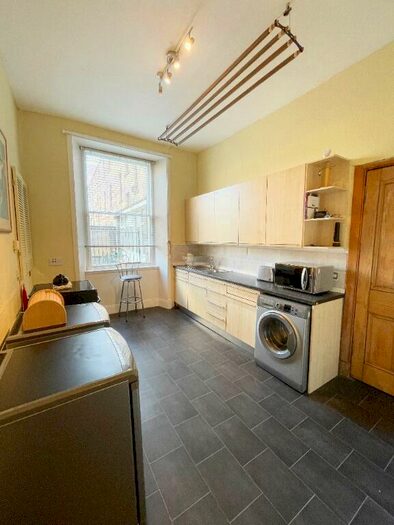 2 Bedroom Flat To Rent In Dumbarton Road, Partick, Glasgow, G11