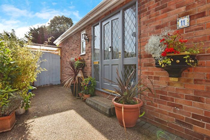 2 Bedroom Semi-Detached Bungalow For Sale In Clough Garth, Hedon, Hull, HU12