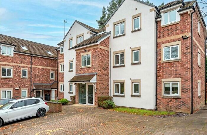 2 Bedroom Flat To Rent In The Pines, Leeds, LS17