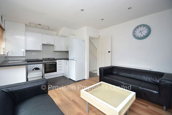 4 Bedroom End Of Terrace House To Rent In Kelso Gardens, Hyde Park, Leeds, LS2