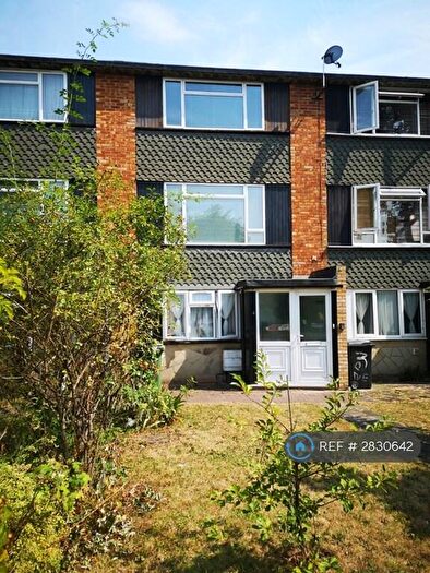2 Bedroom Maisonette To Rent In Dilhorne Close, Grove Park, SE12