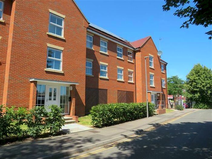 2 Bedroom Flat To Rent In Green Farm Road, Newport Pagnell, Milton Keynes, MK16