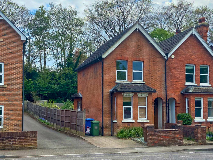 3 Bedroom Semi-Detached House To Rent In Union Street, Farnborough, GU14