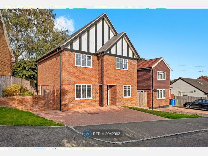 5 Bedroom Detached House To Rent In Heathway, Ascot, SL5