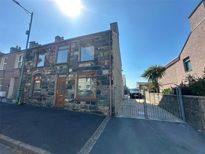 3 Bedroom End Of Terrace House For Sale In Rhedyw Road, Llanllyfni, Caernarfon, Gwynedd, LL54