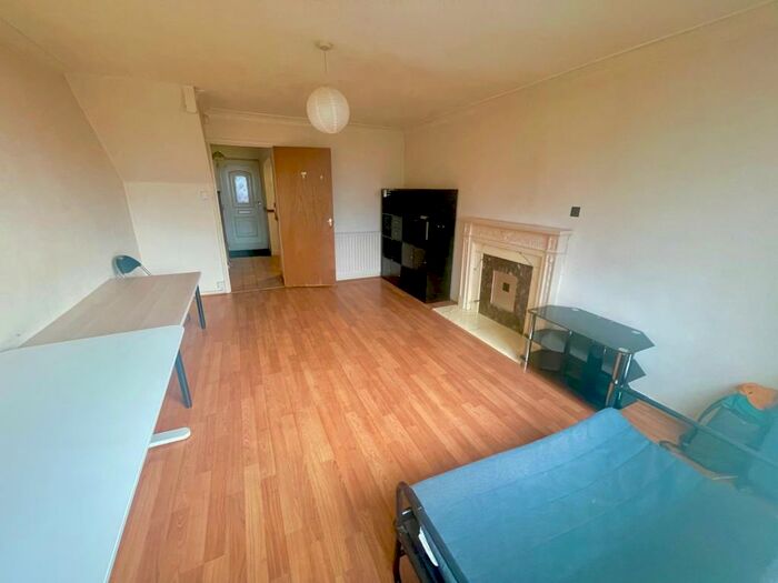 3 Bedroom House To Rent In Bluecoat Close, City Centre, NG1