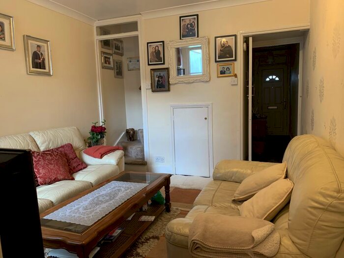 3 Bedroom Terraced House To Rent In Reading, Berkshire, RG1