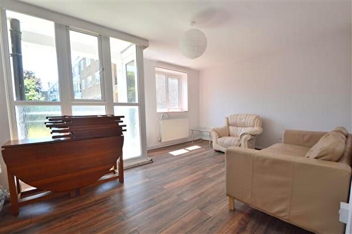 3 Bedroom Flat To Rent In Innes Gardens, Putney, SW15