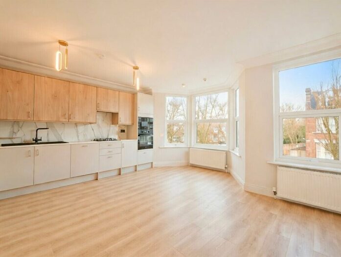 4 Bedroom Flat To Rent In Mountfield Road, Finchley Central, N3