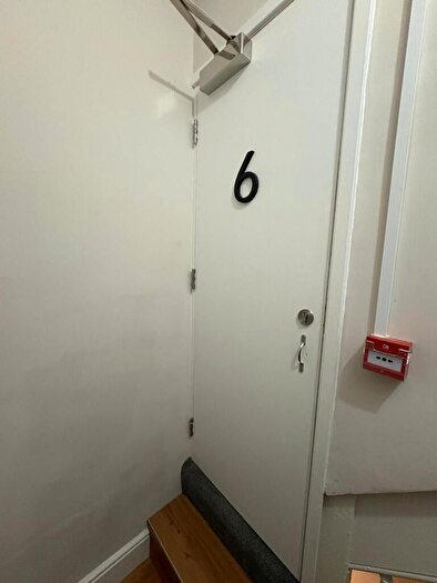 1 Bedroom Flat To Rent In Archer Road, Penarth, South Glamorgan, Vale Of Glamorgan, The, CF64