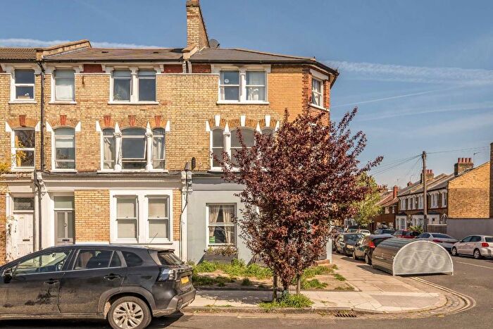 4 Bedroom Flat To Rent In Tyrrell Road, East Dulwich, SE22