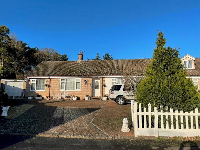 4 Bedroom Detached Bungalow For Sale In Hillside, Brandon, IP27