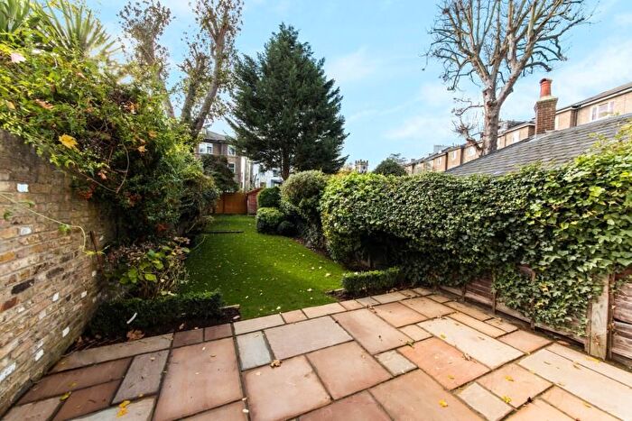 3 Bedroom Flat To Rent In Belsize Park Gardens, Belsize Park, NW3
