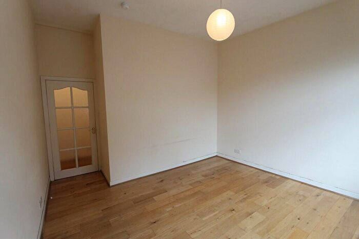 2 Bedroom Apartment To Rent In Springburn Road, Springburn, G21