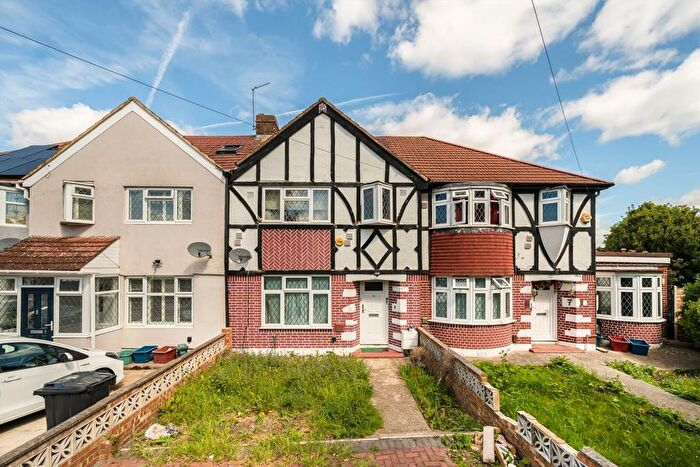 3 Bedroom Terraced House For Sale In Fulstone Close, Hounslow, TW4