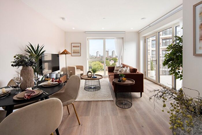 2 Bedroom Flat For Sale In Bow Common Lane, London, E3