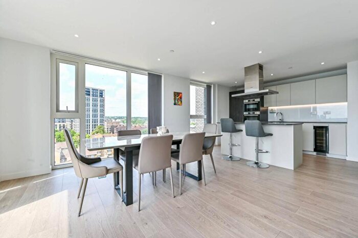 3 Bedroom Flat To Rent In Woodberry Down, Stoke Newington, London, N4