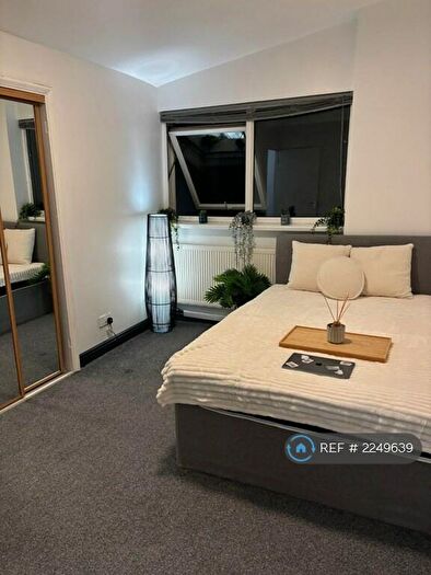 3 Bedroom Flat To Rent In Ham Court, London, NW9