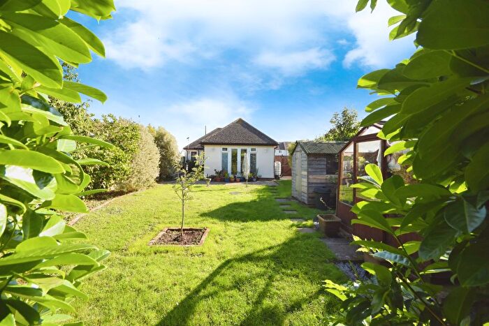 3 Bedroom Detached Bungalow For Sale In Willows Green, Chelmsford, CM3
