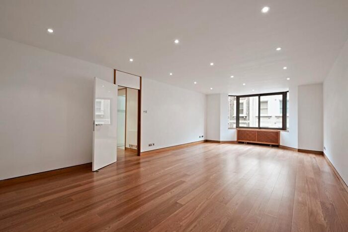 3 Bedroom Flat To Rent In Emperors Gate, London, SW7