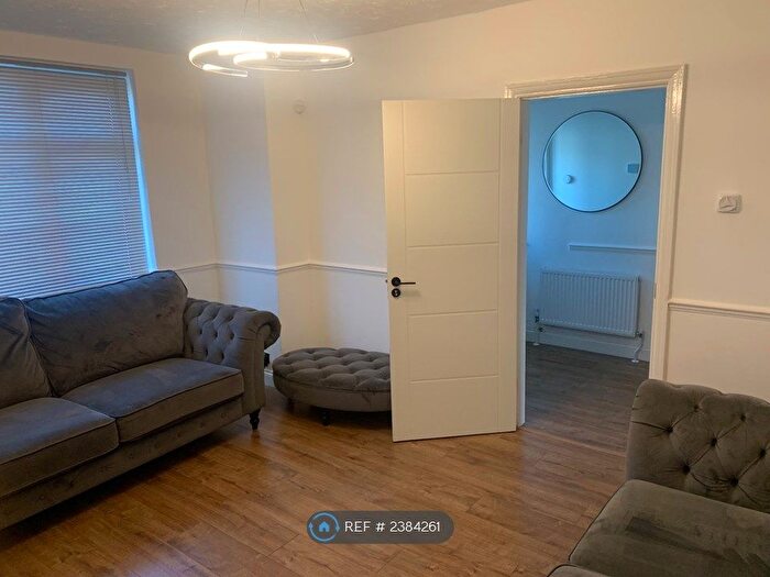 4 Bedroom Semi-Detached House To Rent In Third Avenue, Dagenham, RM10