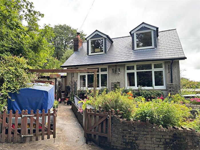 2 Bedroom Detached Bungalow For Sale In Hen Heol Y Banc, Pontyberem, Llanelli, SA15