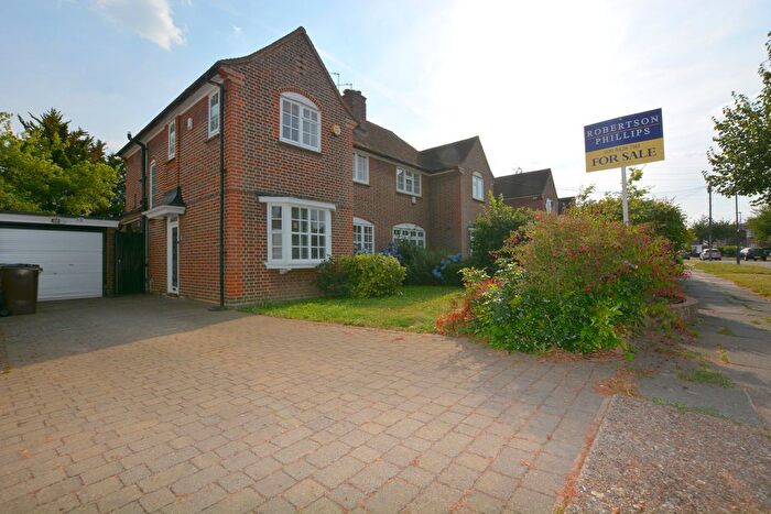 3 Bedroom Semi-Detached House For Sale In Grimsdyke Road, Hatch End, HA5