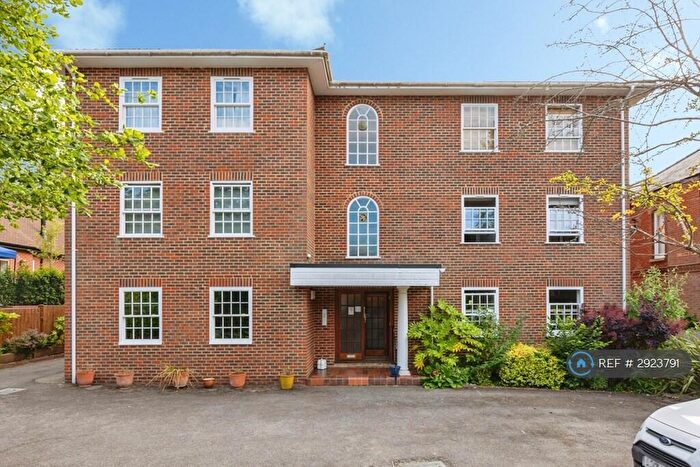 2 Bedroom Flat To Rent In Albury Road, Guildford, GU1