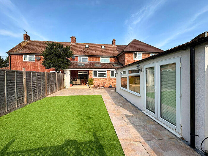 3 Bedroom Terraced House For Sale In Westfield Crescent, Thatcham, RG18