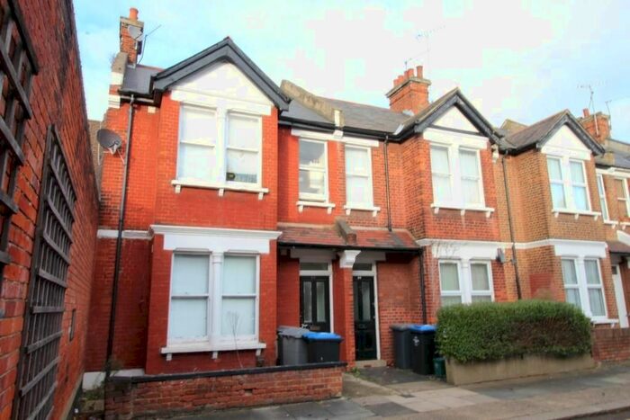 2 Bedroom Flat To Rent In Cornwall Gardens, Willesden, London, Brent, NW10