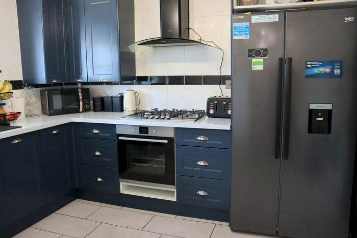 3 Bedroom Maisonette To Rent In Cobbetts Close, Woking, GU21