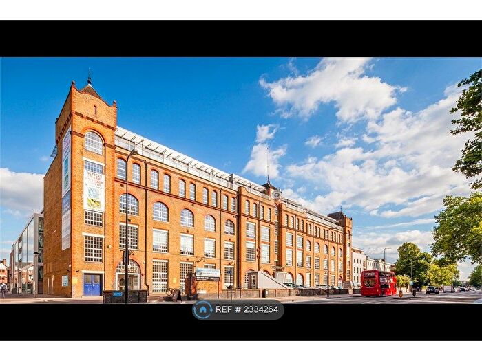 Studio To Rent In Clapham Road, London, SW9