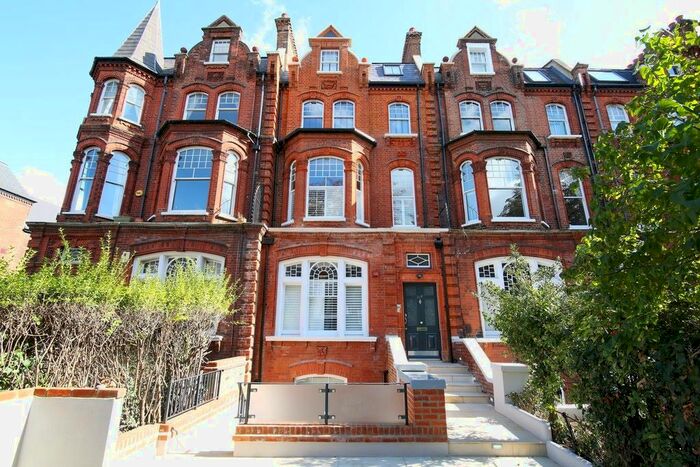 2 Bedroom Flat To Rent In Clapham Road, London, SW9