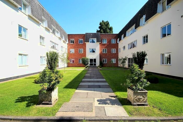 2 Bedroom Flat To Rent In Kenilworth Road, Leamington Spa, Warwickshire, CV32