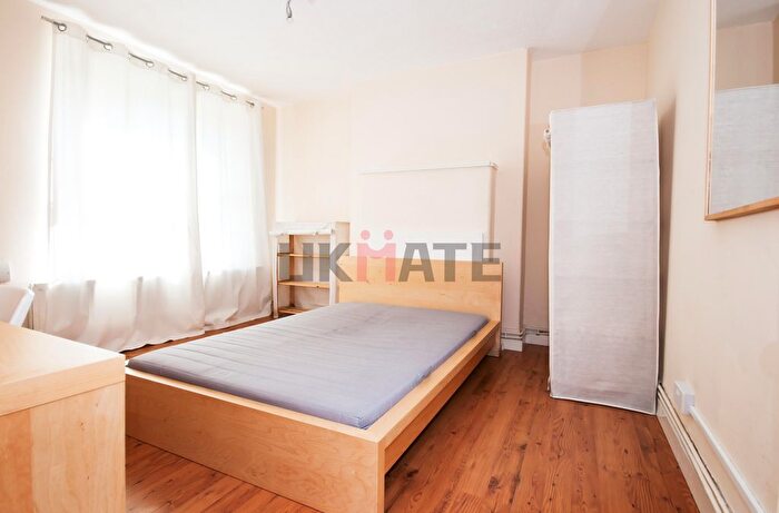 4 Bedroom Property To Rent In County Street, London, SE1