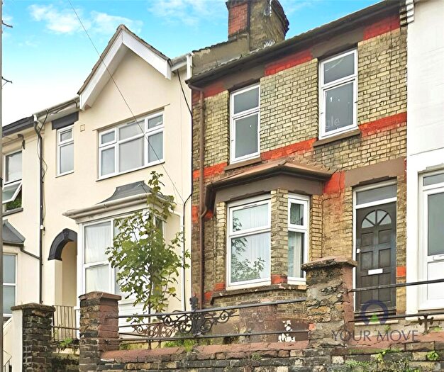 3 Bedroom Terraced House To Rent In Luton Road, Chatham, Kent, ME4