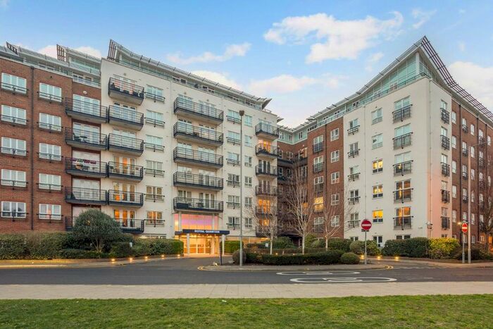 2 Bedroom Flat To Rent In Royal Quarter, Seven Kings Way, Kingston Upon Thames, KT2