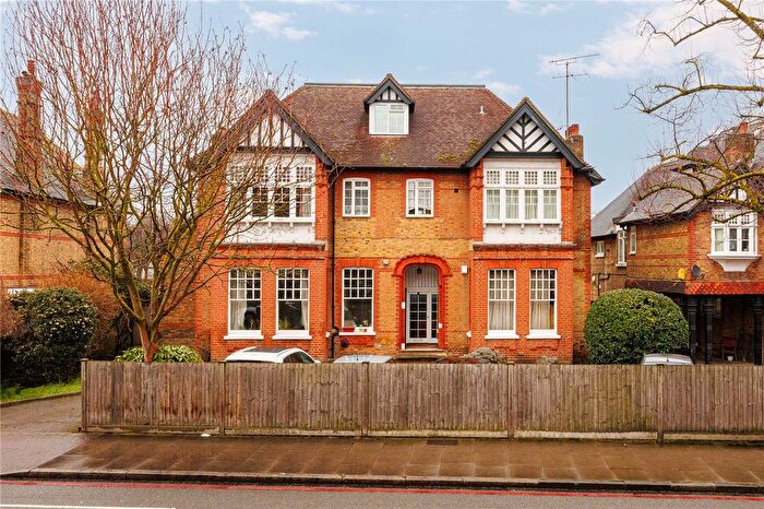 2 Bedroom Flat For Sale In Upper Richmond Road, London, SW15