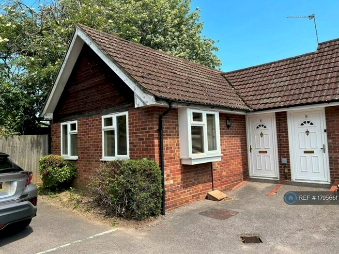 2 Bedroom Bungalow To Rent In Harrison Place, Basingstoke, RG21