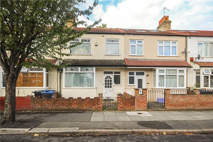 3 Bedroom Detached House To Rent In Seely Road, London, SW17