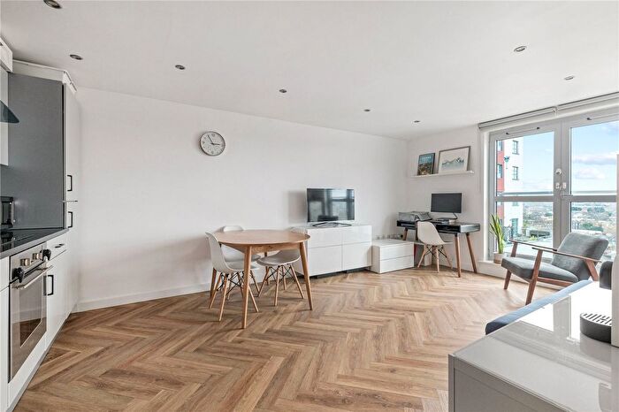 2 Bedroom Flat For Sale In Balmes Road, London, N1