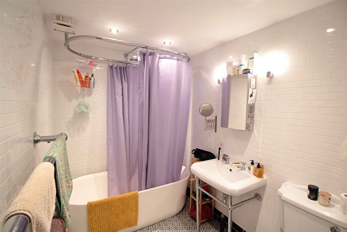 1 Bedroom Flat To Rent In Brixton Road, Brixton, SW9