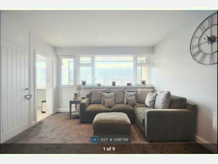 2 Bedroom Flat To Rent In Chatsworth Parade, Petts Wood, Orpington, BR5