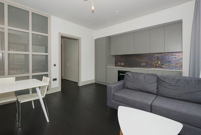 1 Bedroom Flat To Rent In Victoria Street, Westminster SW1H
