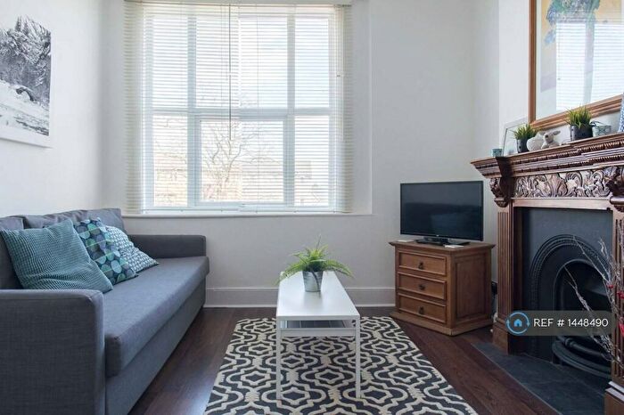 2 Bedroom Flat To Rent In Burnt Ash Hill, London, SE12